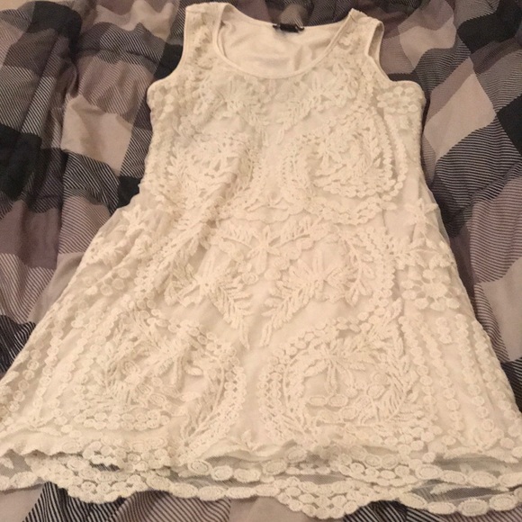 “It’s pink” white knee length dress - Picture 1 of 1